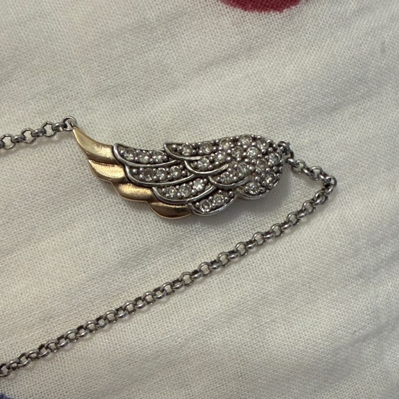 Angel wing 🪽 Necklace - Picture 4 of 4